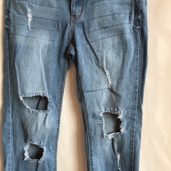 Forever 21 deconstructed distressed push up jeans - Picture 3 of 9
